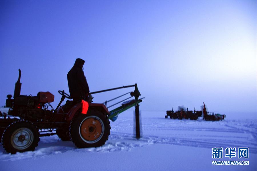 （新春走基層&middot;圖文互動）（1）&ldquo;干活的人不會冷&rdquo;&mdash;&mdash;直擊新疆吉力湖冬捕現(xiàn)場