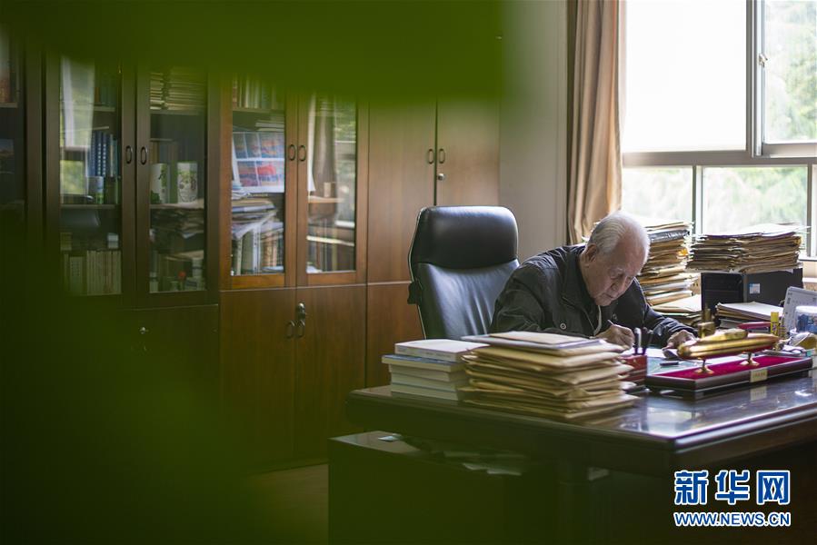 （今日關(guān)注&middot;科技獎勵大會&middot;圖文互動）（5）此生屬于祖國，此生無怨無悔&mdash;&mdash;隱身30年的中國核潛艇先驅(qū)黃旭華