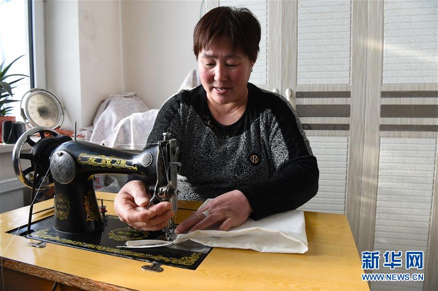 (新春走基層·圖文互動)(2)脫貧戶“虎妞”的“福袋”