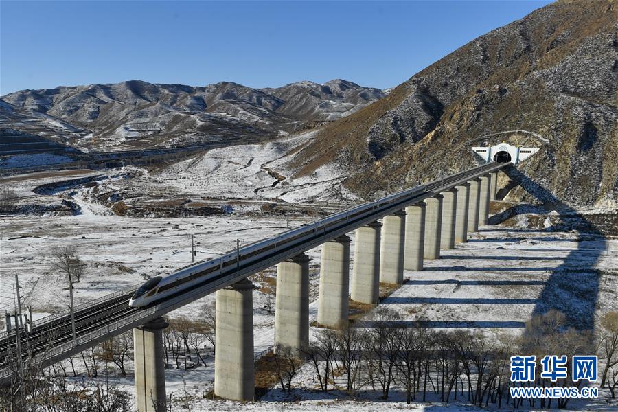 (新華全媒頭條·圖文互動(dòng))(4)草原高鐵乘風(fēng)來 北疆唱響新“贊歌”