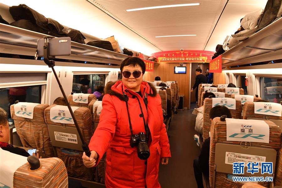 (新華全媒頭條·圖文互動(dòng))(6)草原高鐵乘風(fēng)來 北疆唱響新“贊歌”