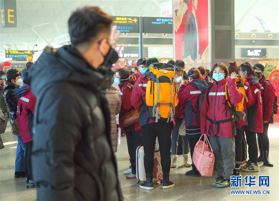 （新華全媒頭條&middot;圖文互動）（18）萬眾一心迎挑戰(zhàn) 眾志成城戰(zhàn)疫情&mdash;&mdash;全國總動員打響疫情防控阻擊戰(zhàn)紀(jì)實(shí)