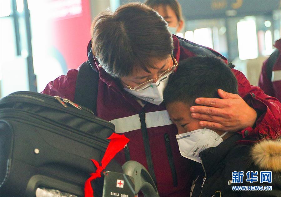 （新華全媒頭條&middot;圖文互動）（20）萬眾一心迎挑戰(zhàn) 眾志成城戰(zhàn)疫情&mdash;&mdash;全國總動員打響疫情防控阻擊戰(zhàn)紀(jì)實(shí)