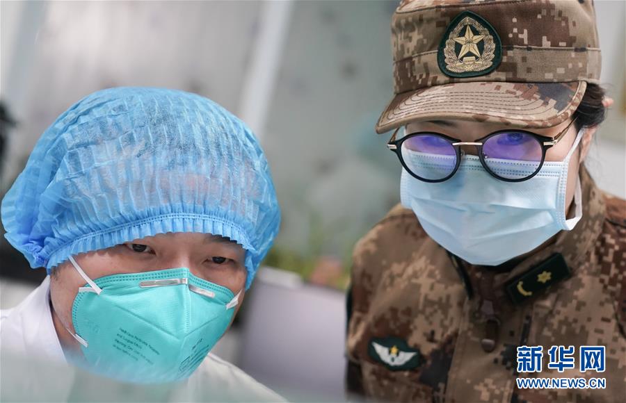 （新華全媒頭條&middot;圖文互動）（4）黨旗，高高飄揚(yáng)在防控疫情斗爭第一線&mdash;&mdash;各級黨組織和廣大黨員干部投身疫情防控阻擊戰(zhàn)紀(jì)實(shí)