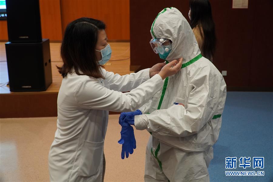 （聚焦疫情防控&middot;圖文互動）（3）無法握手，但始終并肩