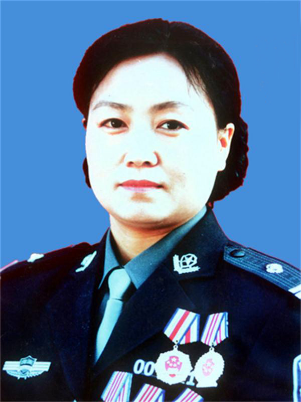 （為了民族復(fù)興&middot;英雄烈士譜&middot;圖文互動(dòng)）人民愛(ài)戴的忠誠(chéng)衛(wèi)士任長(zhǎng)霞