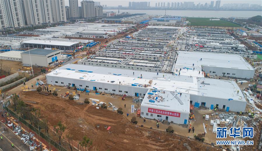 （新華全媒頭條&middot;圖文互動(dòng)） （2）做好疫情防護(hù) 統(tǒng)籌抓好改革發(fā)展穩(wěn)定各項(xiàng)工作&mdash;&mdash;堅(jiān)決打贏疫情防控阻擊戰(zhàn)系列述評(píng)之四