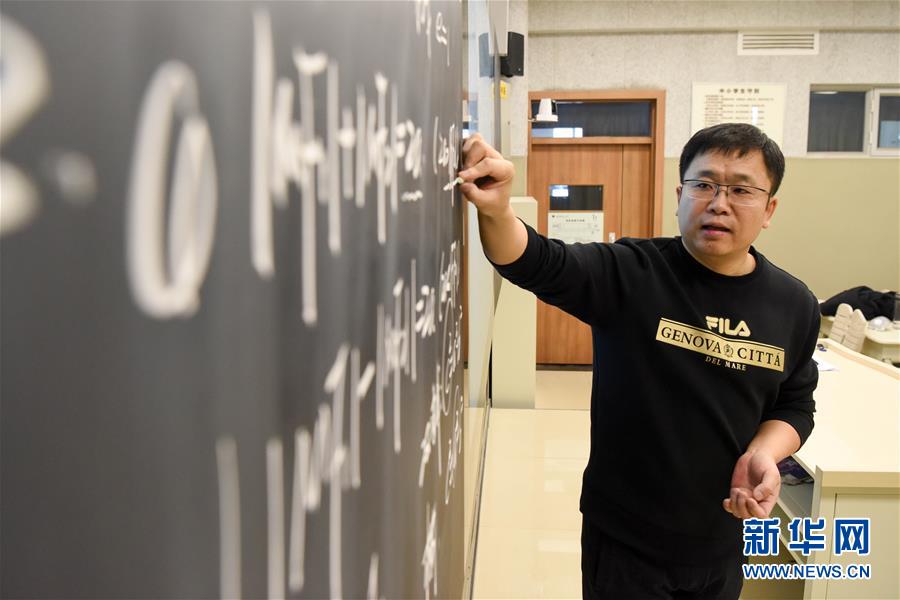 （聚焦疫情防控&middot;圖文互動(dòng)）（1）特寫(xiě)：一個(gè)人的錄播