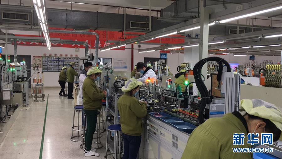 （來自經(jīng)濟(jì)前沿的故事&middot;企業(yè)復(fù)工復(fù)產(chǎn)&middot;圖文互動）（3）看1500多名工人是如何復(fù)工的？&mdash;&mdash;湖南郴州一家企業(yè)復(fù)工目擊記 