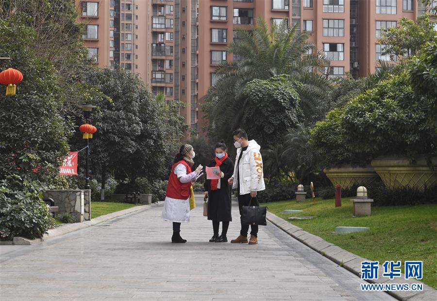 (新華全媒頭條·圖文互動(dòng))(14)滄海橫流顯本色 戰(zhàn)“疫”一線黨旗紅——全國(guó)各領(lǐng)域基層黨組織和廣大黨員奮力打好疫情防控阻擊戰(zhàn)(1)