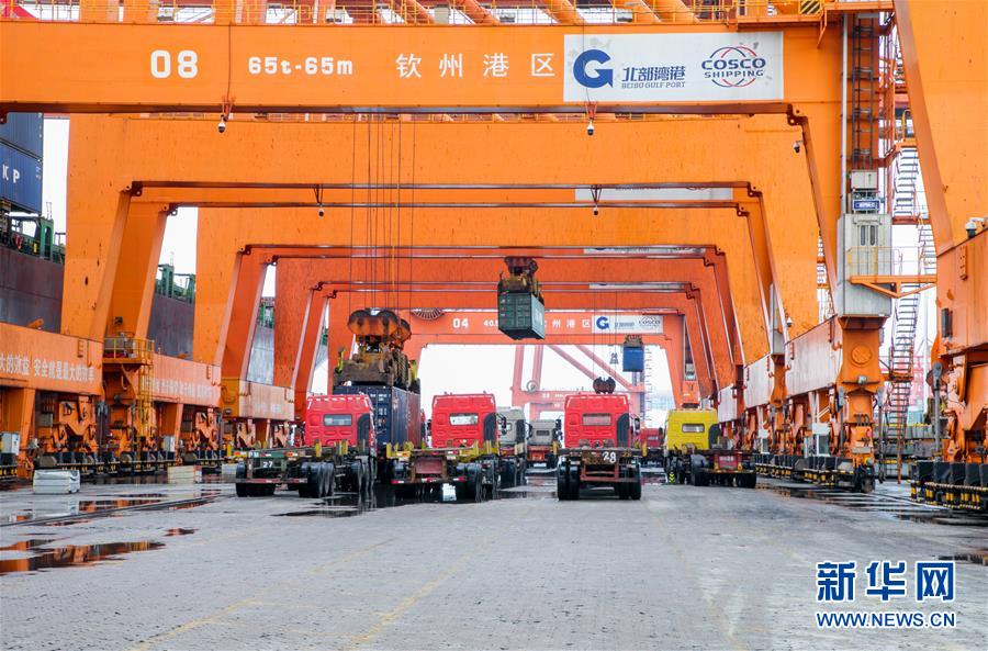 （圖文互動(dòng)）（4）抓好防疫保暢，還管司機(jī)吃飯&mdash;&mdash;廣西欽州保稅港區(qū)服務(wù)企業(yè)復(fù)工見聞