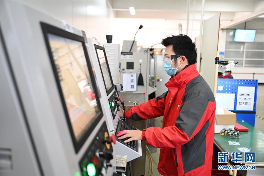 （來自經(jīng)濟前沿的故事&middot;企業(yè)復(fù)工復(fù)產(chǎn)&middot;圖文互動）（7）&ldquo;危機中發(fā)現(xiàn)新商機&rdquo;&mdash;&mdash;中國科技制造企業(yè)復(fù)工復(fù)產(chǎn)觀察