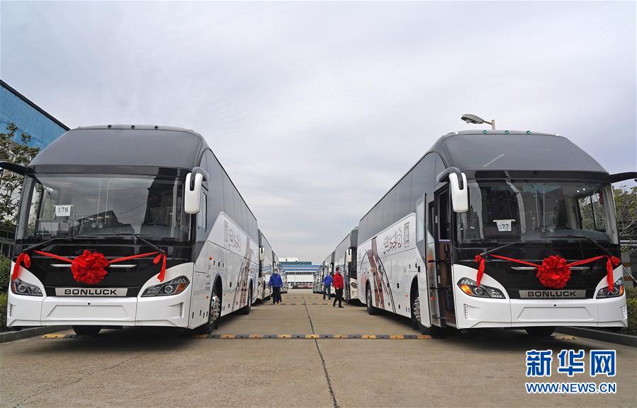 （新華全媒頭條&middot;圖文互動(dòng)）（7）磨難壓不垮 奮起正當(dāng)時(shí)&mdash;&mdash;習(xí)近平總書(shū)記在統(tǒng)籌推進(jìn)新冠肺炎疫情防控和經(jīng)濟(jì)社會(huì)發(fā)展工作部署會(huì)議上的重要講話振奮人心凝聚力量