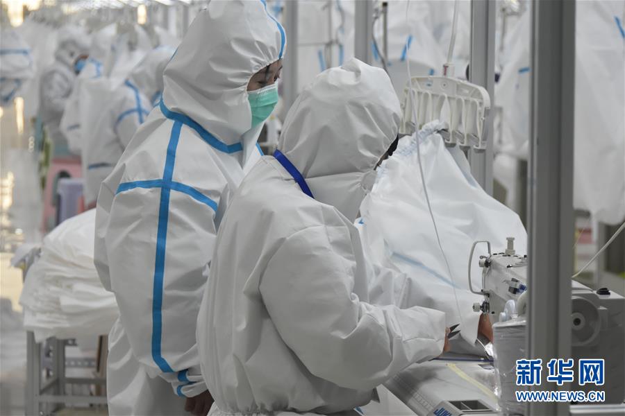 （決戰(zhàn)決勝脫貧攻堅(jiān)&middot;圖文互動(dòng)）（1）防疫有保障 脫貧有底氣&mdash;&mdash;甘肅一批扶貧車間成為戰(zhàn)疫&ldquo;兵工廠&rdquo;