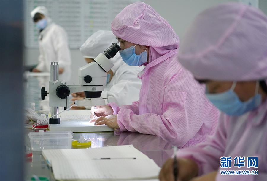 （決戰(zhàn)決勝脫貧攻堅(jiān)&middot;圖文互動(dòng)）（2）秦巴山區(qū)：戰(zhàn)疫戰(zhàn)貧，兩場(chǎng)仗都要打贏