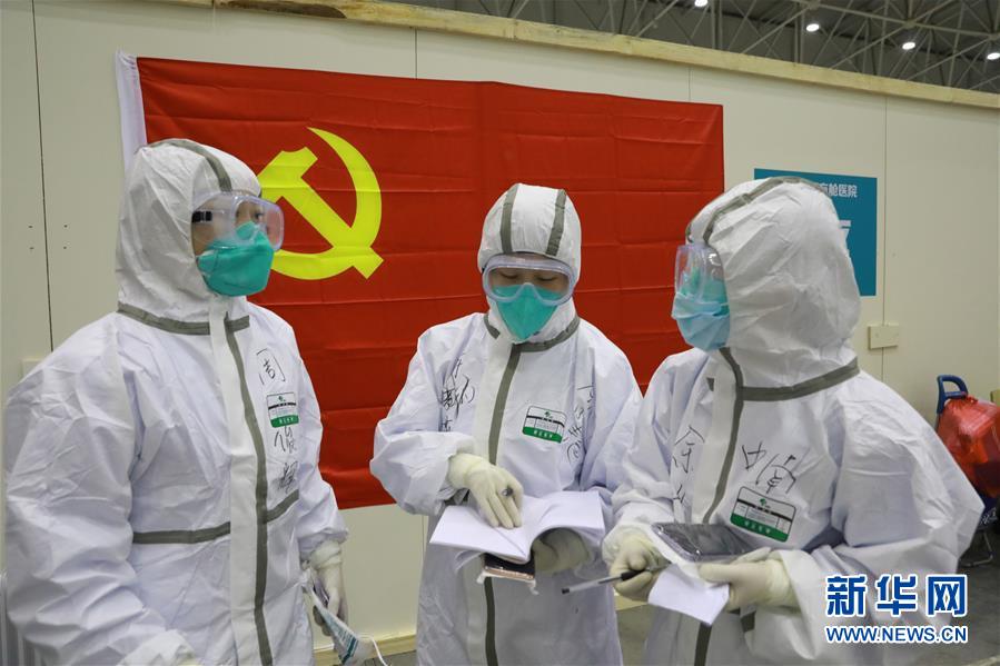 （新華全媒頭條&middot;圖文互動(dòng)）（2）滄海橫流 英雄本色&mdash;&mdash;致敬抗疫一線的勇士們