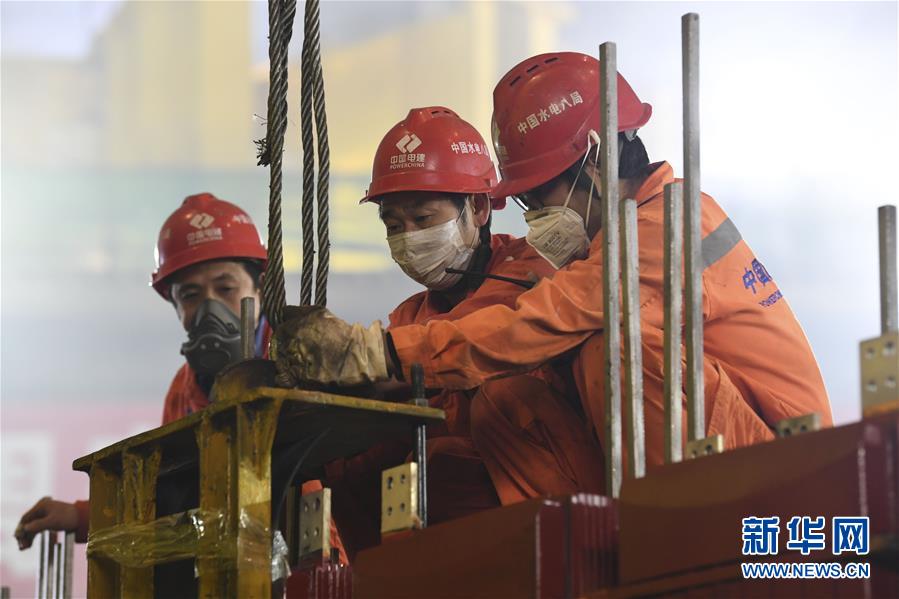 （抓好經(jīng)濟(jì)發(fā)展 應(yīng)對(duì)復(fù)雜局面&middot;圖文互動(dòng)）（2）把疫情造成的損失降到最小&mdash;&mdash;廣西生產(chǎn)一線見(jiàn)聞