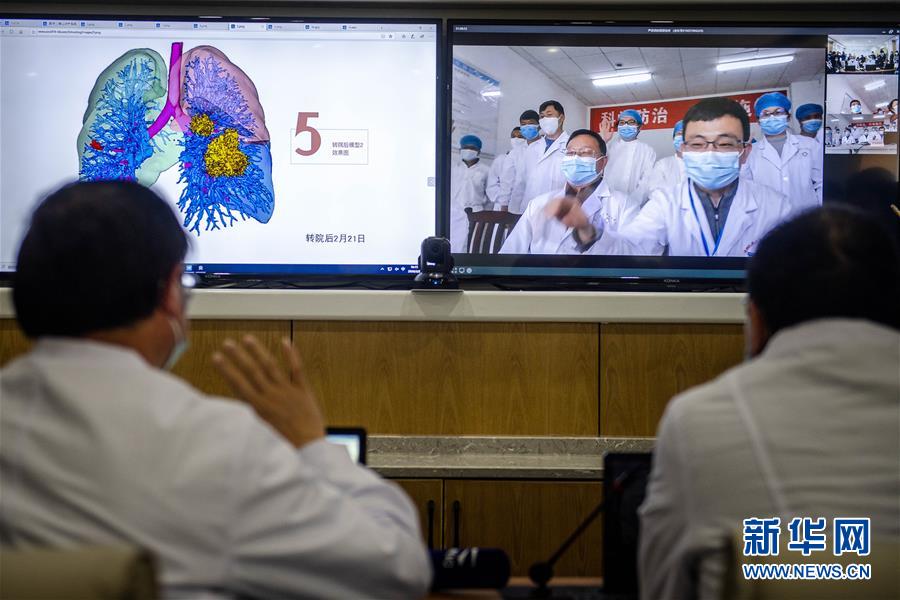 (圖文互動)(2)云南抗疫醫(yī)生有了“透視眼” 可三維立體看患者肺部