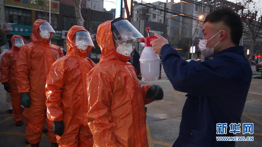 (一線抗疫群英譜·圖文互動)(2)洪湖有支“毒水”轉(zhuǎn)運(yùn)隊(duì)