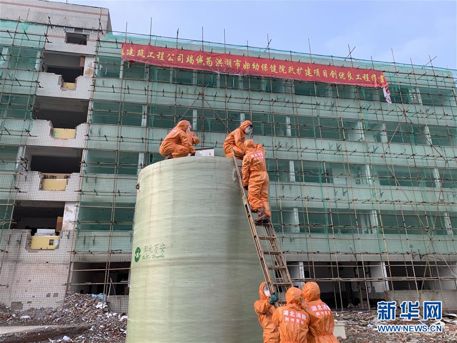 (一線抗疫群英譜·圖文互動)(1)洪湖有支“毒水”轉(zhuǎn)運(yùn)隊(duì)