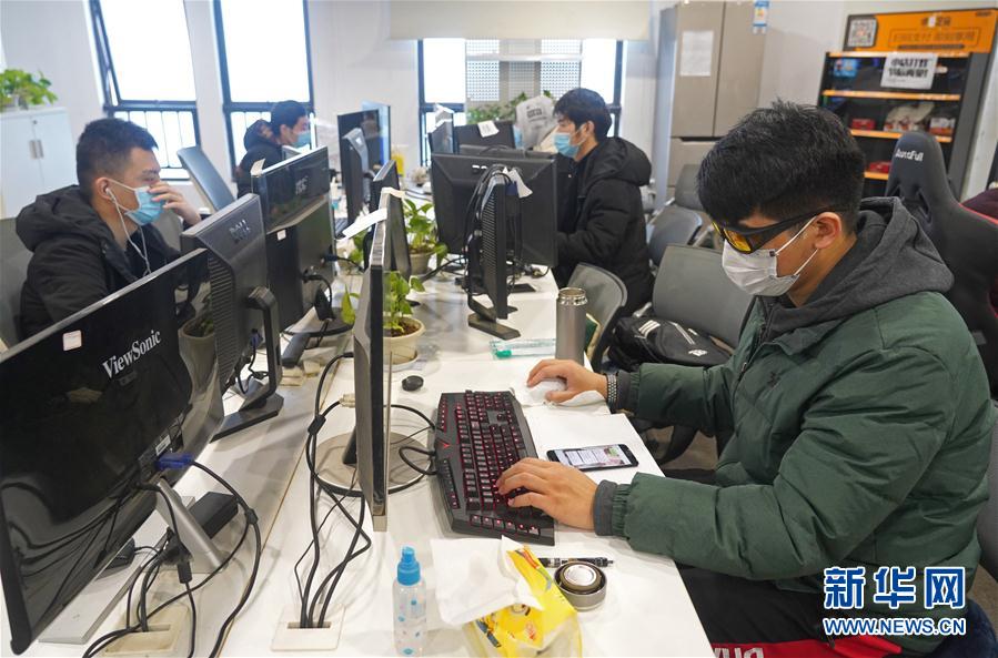 (抓好經(jīng)濟(jì)發(fā)展 應(yīng)對復(fù)雜局面·圖文互動)(3)激活“神經(jīng)末梢” 暢通“毛細(xì)血管”——江西為中小微企業(yè)復(fù)工復(fù)產(chǎn)“破障清路”