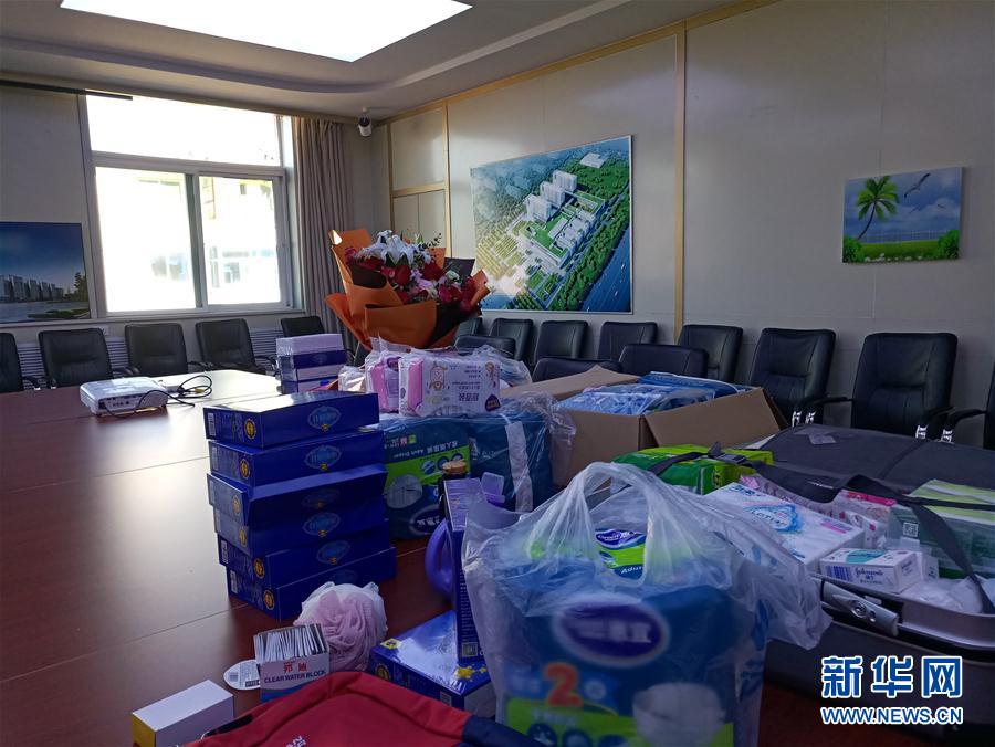 (在習近平新時代中國特色社會主義思想指引下——新時代新作為新篇章·習近平總書記關(guān)切事·圖文互動)(4)口罩擋不住你的美——戰(zhàn)“疫”一線巾幗掠影