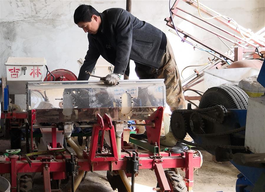 (在習(xí)近平新時(shí)代中國特色社會(huì)主義思想指引下——新時(shí)代新作為新篇章·習(xí)近平總書記關(guān)切事·圖文互動(dòng))(3)為農(nóng)田注入硬核生產(chǎn)力——一些地方春耕中農(nóng)業(yè)科技創(chuàng)新掃描