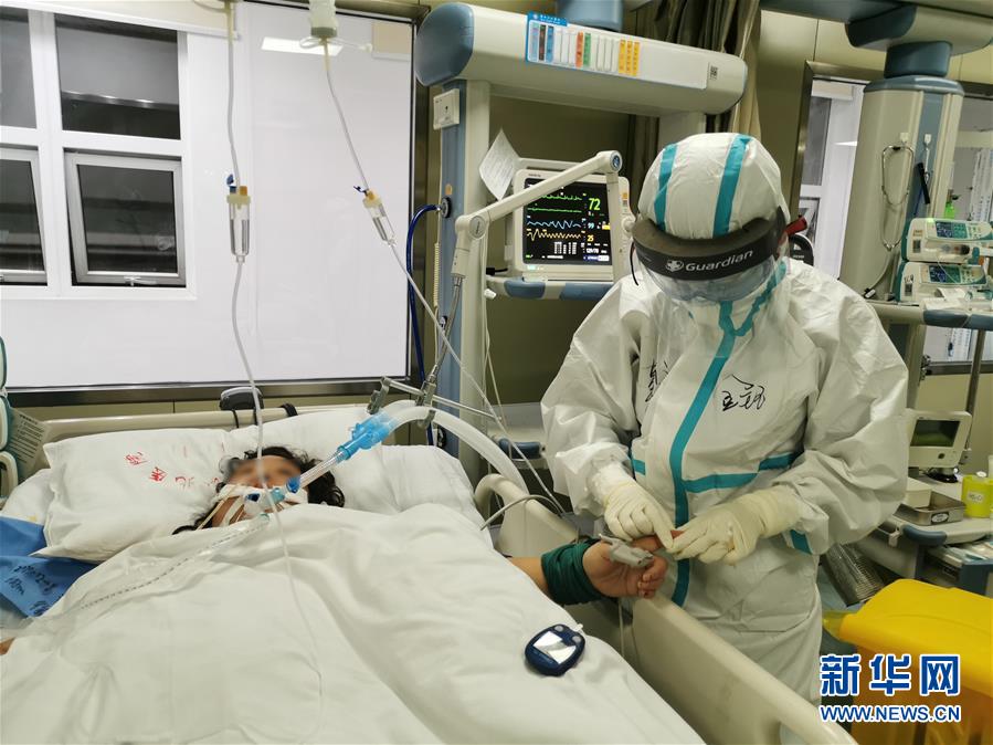 （一線抗疫群英譜&middot;圖文互動）（2）生命之光，溫暖&ldquo;無面之交&rdquo;&mdash;&mdash;記抗疫一線重癥監(jiān)護室90后護士金鈺 