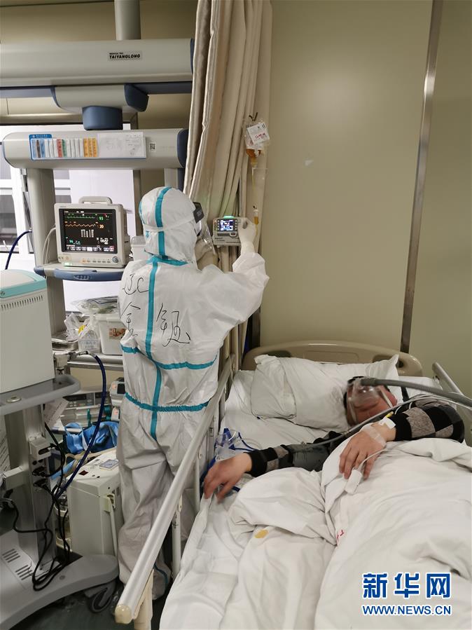 （一線抗疫群英譜&middot;圖文互動）（4）生命之光，溫暖&ldquo;無面之交&rdquo;&mdash;&mdash;記抗疫一線重癥監(jiān)護室90后護士金鈺 