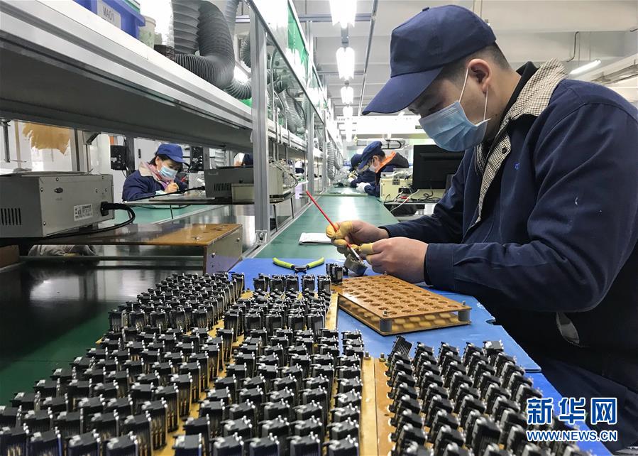 （在習近平新時代中國特色社會主義思想指引下&mdash;&mdash;新時代新作為新篇章&middot;習近平總書記關(guān)切事&middot;圖文互動）（1）精準發(fā)力抓統(tǒng)籌&mdash;&mdash;各地落實&ldquo;分區(qū)分級&rdquo;有序恢復生產(chǎn)生活