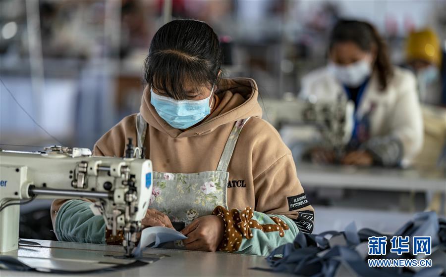 （在習(xí)近平新時代中國特色社會主義思想指引下&mdash;&mdash;新時代新作為新篇章&middot;習(xí)近平總書記關(guān)切事&middot;圖文互動）（1）戰(zhàn)&ldquo;疫&rdquo;要勁時，戰(zhàn)&ldquo;貧&rdquo;再加把勁！&mdash;&mdash;中央各部門助力脫貧攻堅很給力