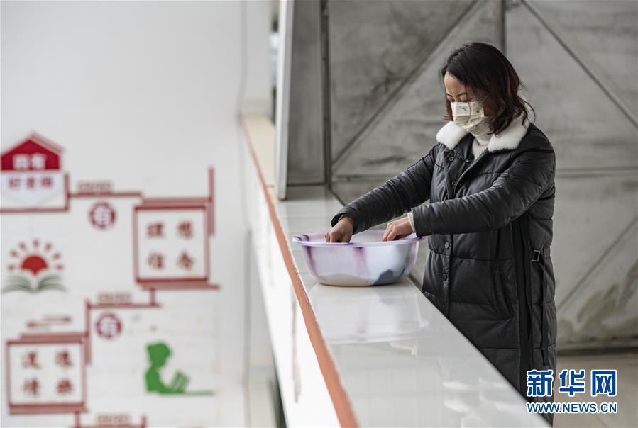 （新華全媒頭條&middot;圖文互動(dòng)）（3）特殊時(shí)期，他們這樣履職&mdash;&mdash;全國(guó)人大代表這個(gè)春天在行動(dòng)