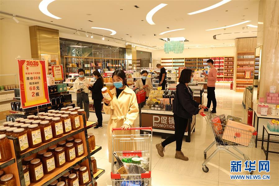 (聚焦疫情防控·圖文互動)(1)中哈霍爾果斯國際邊境合作中心中方區(qū)域恢復(fù)運營