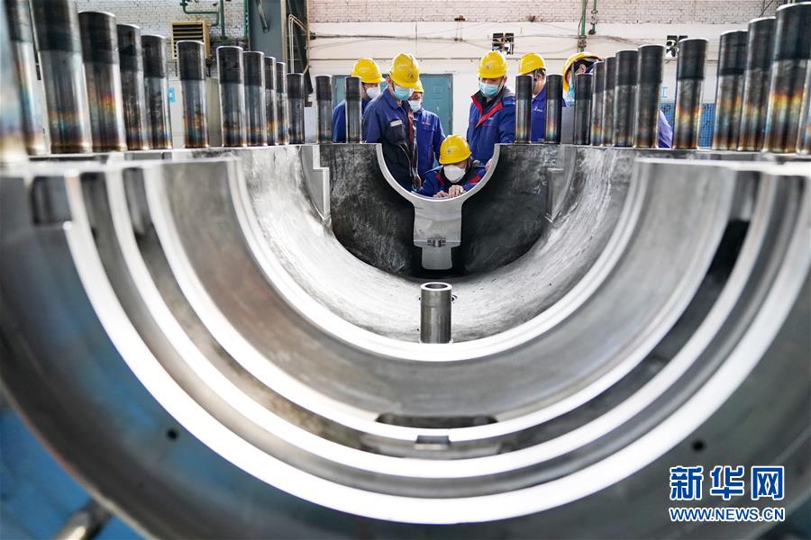 （新華全媒頭條&middot;在習(xí)近平新時代中國特色社會主義思想指引下&mdash;&mdash;新時代新作為新篇章&middot;圖文互動）（8）同心戰(zhàn)&ldquo;疫&rdquo;彰顯人民至上&mdash;&mdash;各地各部門貫徹落實習(xí)近平總書記重要指示精神統(tǒng)籌推進疫情防控和經(jīng)濟社會發(fā)展 