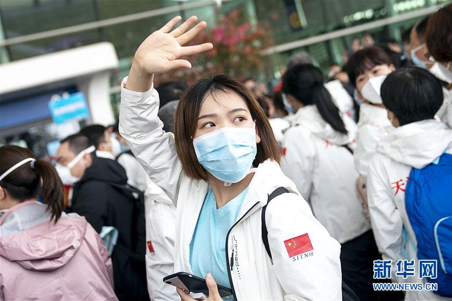 （新華全媒頭條&middot;圖文互動(dòng)）（4）最美逆行者，武漢永遠(yuǎn)記得你！&mdash;&mdash;首批援鄂醫(yī)療隊(duì)返程紀(jì)實(shí)