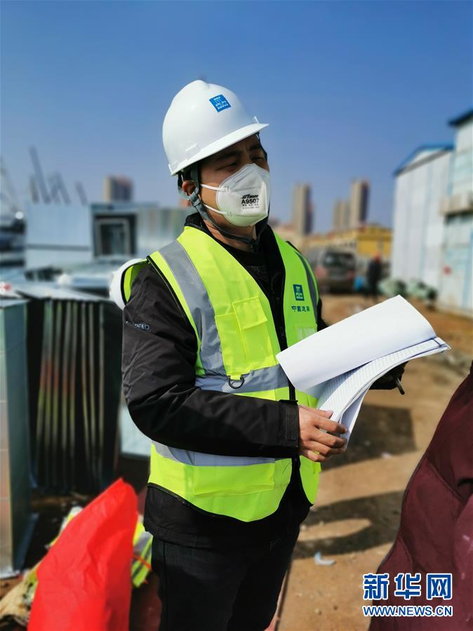 （一線抗疫群英譜&middot;圖文互動）（1）羅文浩：&ldquo;女兒，你的名字里有溫暖，有榮光！&rdquo;