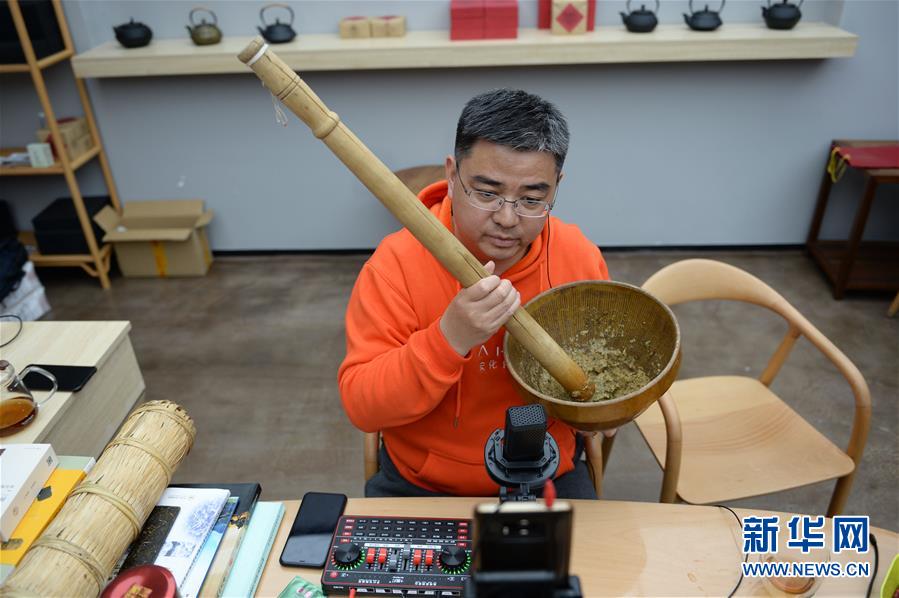 (中國經(jīng)濟新觀察·圖文互動)(2)“云端”上演新場景——新型消費激活發(fā)展新動能