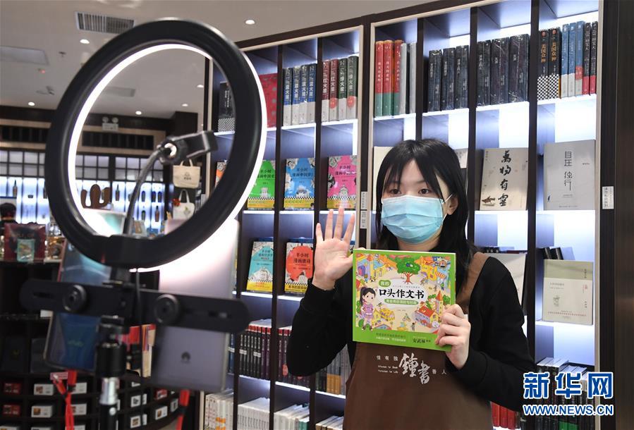 (中國經(jīng)濟(jì)新觀察·圖文互動(dòng))(3)搶抓“云端”的機(jī)遇——看數(shù)字技術(shù)如何撬動(dòng)新動(dòng)能