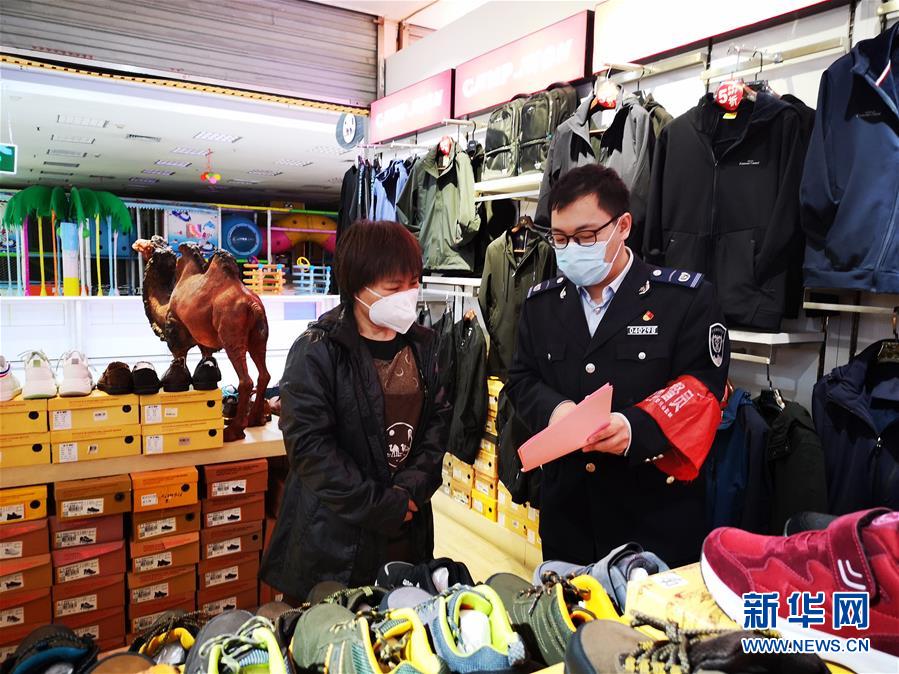 （習近平致敬的戰(zhàn)&ldquo;疫&rdquo;英雄&middot;下沉干部篇&middot;圖文互動）（4）他們，挺身而出守防線