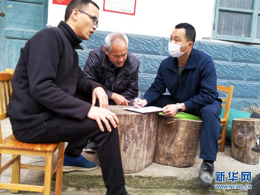 （習近平致敬的戰(zhàn)&ldquo;疫&rdquo;英雄&middot;下沉干部篇&middot;圖文互動）（6）他們，挺身而出守防線