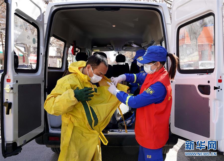 （習(xí)近平致敬的戰(zhàn)&ldquo;疫&rdquo;英雄&middot;志愿者篇&middot;圖文互動）（3）他們，微光成炬照征程