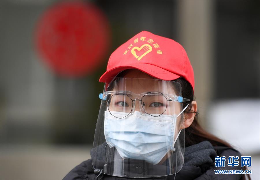 （習(xí)近平致敬的戰(zhàn)&ldquo;疫&rdquo;英雄&middot;志愿者篇&middot;圖文互動）（4）他們，微光成炬照征程