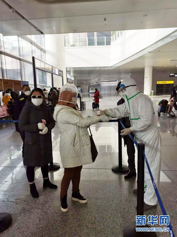 （習(xí)近平致敬的戰(zhàn)&ldquo;疫&rdquo;英雄&middot;志愿者篇&middot;圖文互動）（8）他們，微光成炬照征程