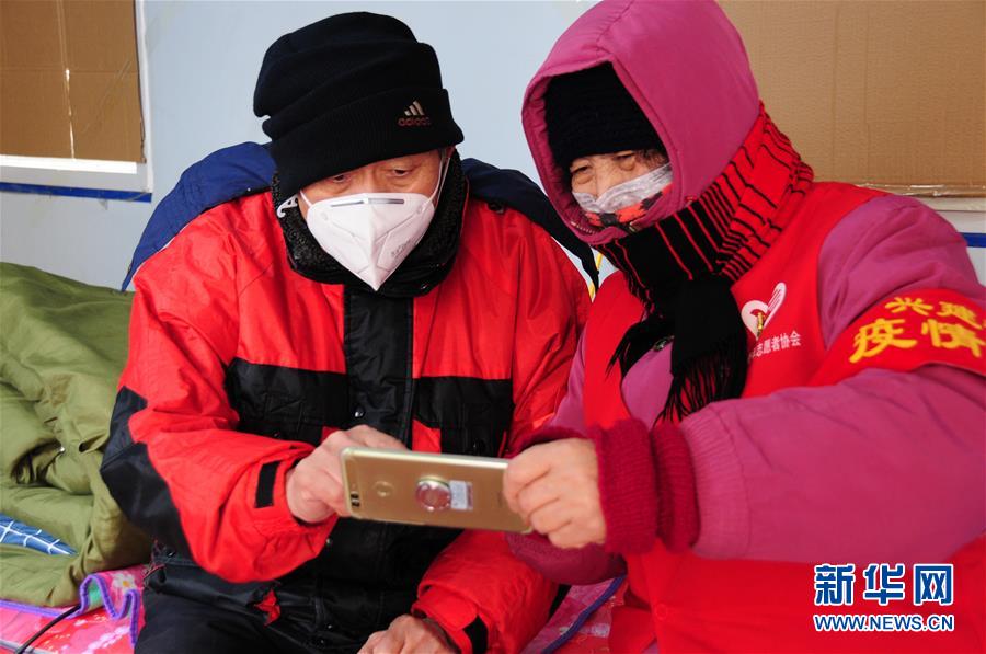 （習(xí)近平致敬的戰(zhàn)&ldquo;疫&rdquo;英雄&middot;志愿者篇&middot;圖文互動）（9）他們，微光成炬照征程