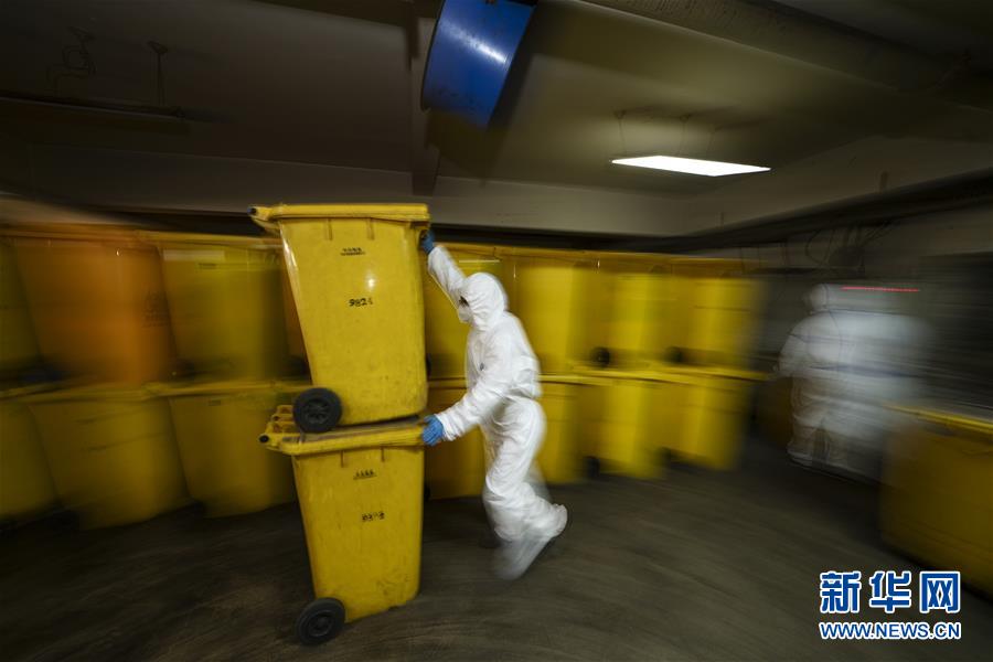 (聚焦疫情防控·圖文互動)(4)“隱蔽”防線上的阻擊戰(zhàn)——武漢醫(yī)療廢物處理從“全線告急”到“日產(chǎn)日清”