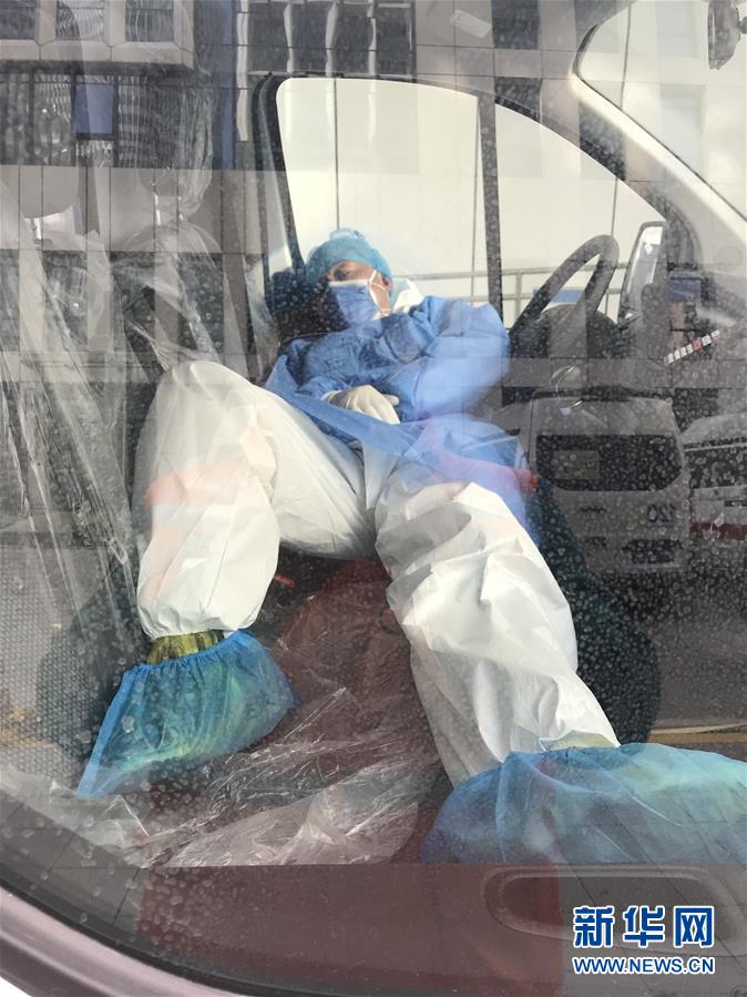 (聚焦疫情防控·圖文互動(dòng))(5)急救車輪上的45天