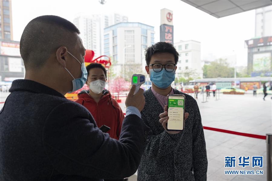 (在習(xí)近平新時代中國特色社會主義思想指引下——新時代新作為新篇章·習(xí)近平總書記關(guān)切事·圖文互動)(6)讓城市更聰明 讓經(jīng)濟(jì)更智慧——各地加快形成數(shù)字新動能促經(jīng)濟(jì)社會行穩(wěn)致遠(yuǎn)