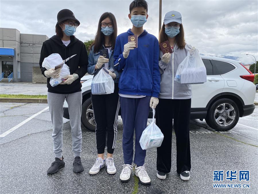 (國際疫情·圖文互動)(4)“來自祖國濃濃的愛”——在美留學(xué)生領(lǐng)取“健康包”背后的故事