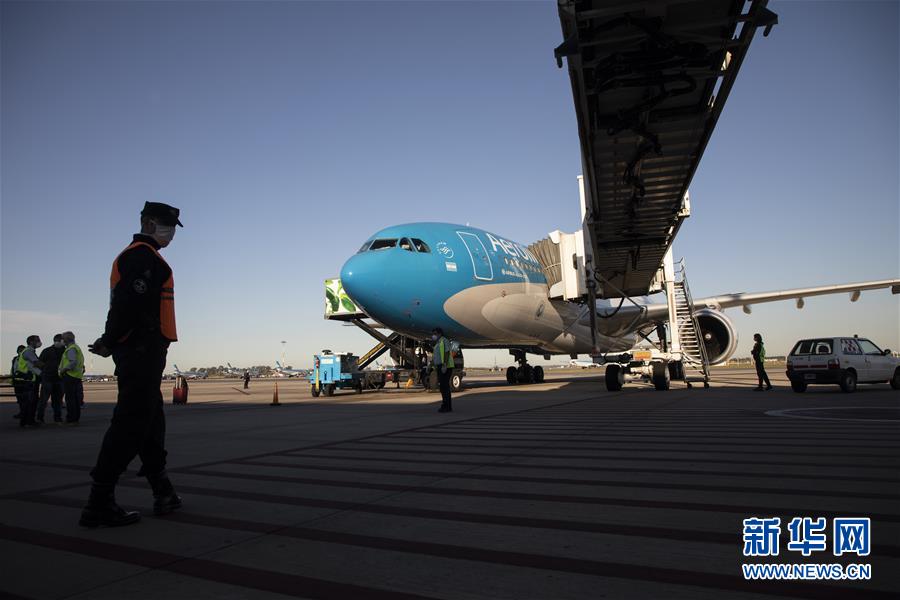 （圖文互動(dòng)&middot;國(guó)際疫情）（1）通訊：3.8萬公里的航程　跨越大洋的情誼&mdash;&mdash;記阿根廷從中國(guó)運(yùn)載防疫物資