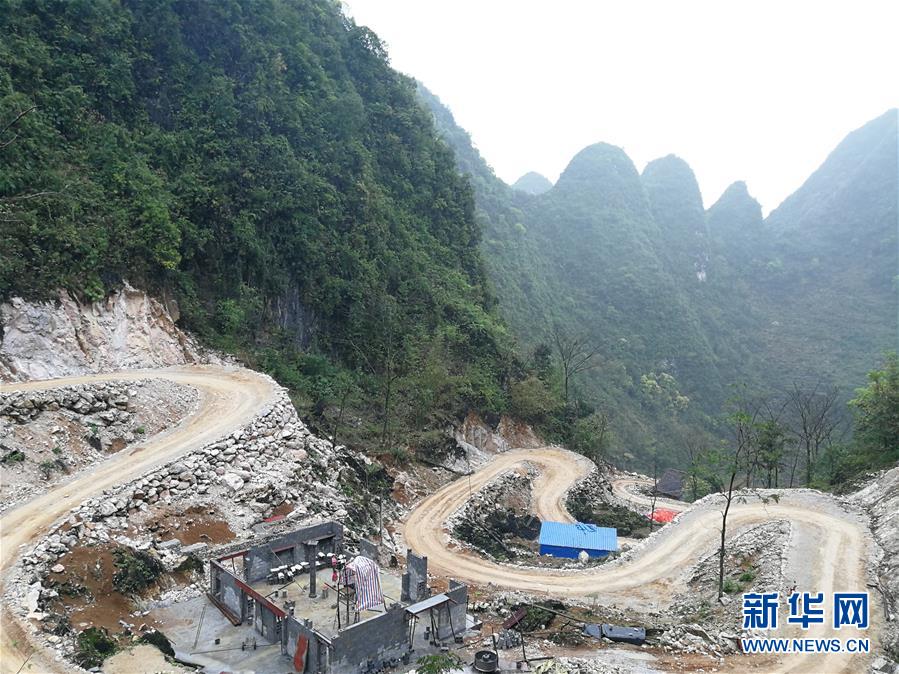 （在習(xí)近平新時代中國特色社會主義思想指引下&mdash;&mdash;新時代新作為新篇章&middot;習(xí)近平總書記關(guān)切事&middot;圖文互動）（7）啃下最后的硬骨頭&mdash;&mdash;脫貧攻堅掛牌督戰(zhàn)進(jìn)行時